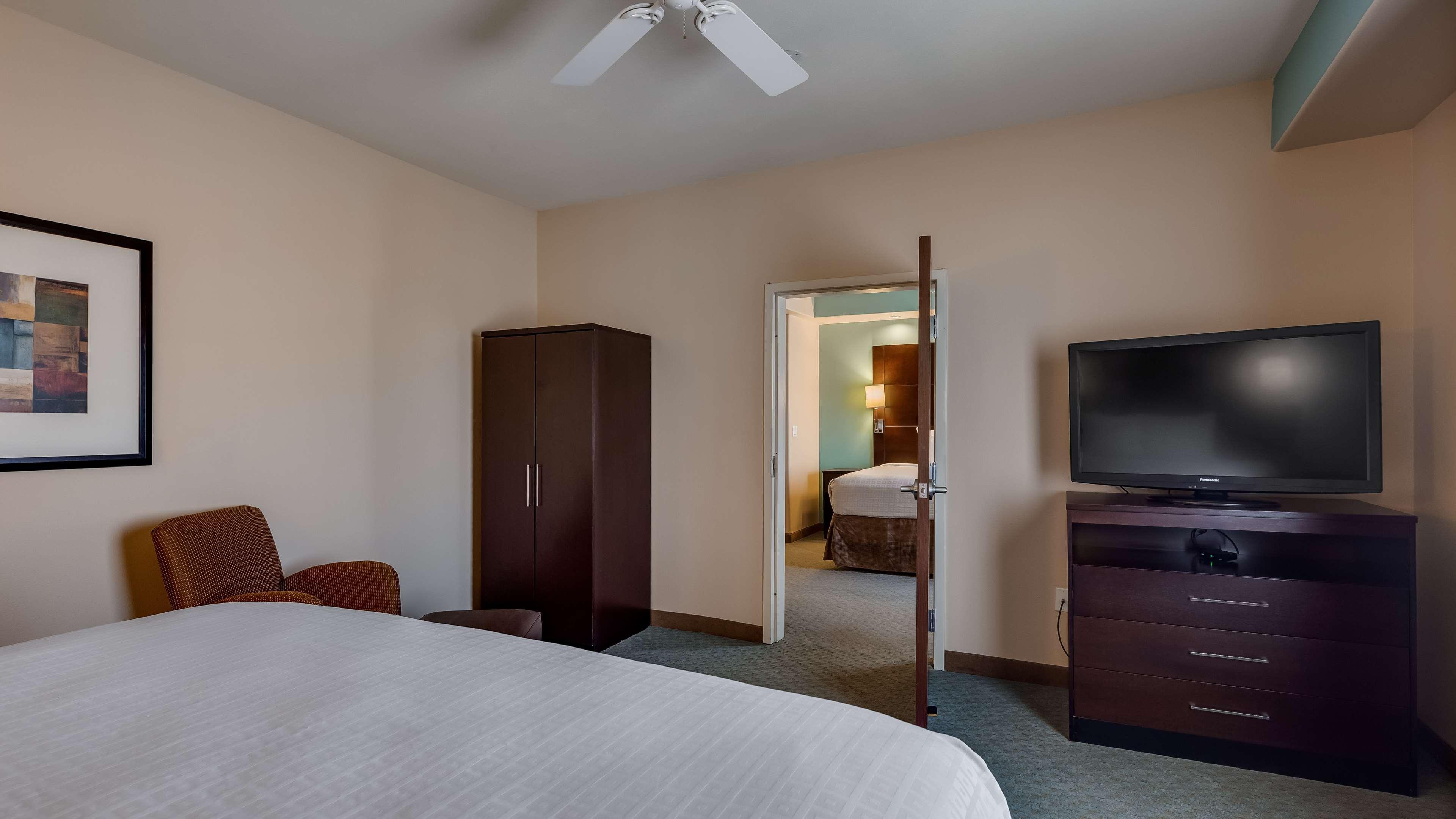 Best Western Plus Midland Suites Exterior photo