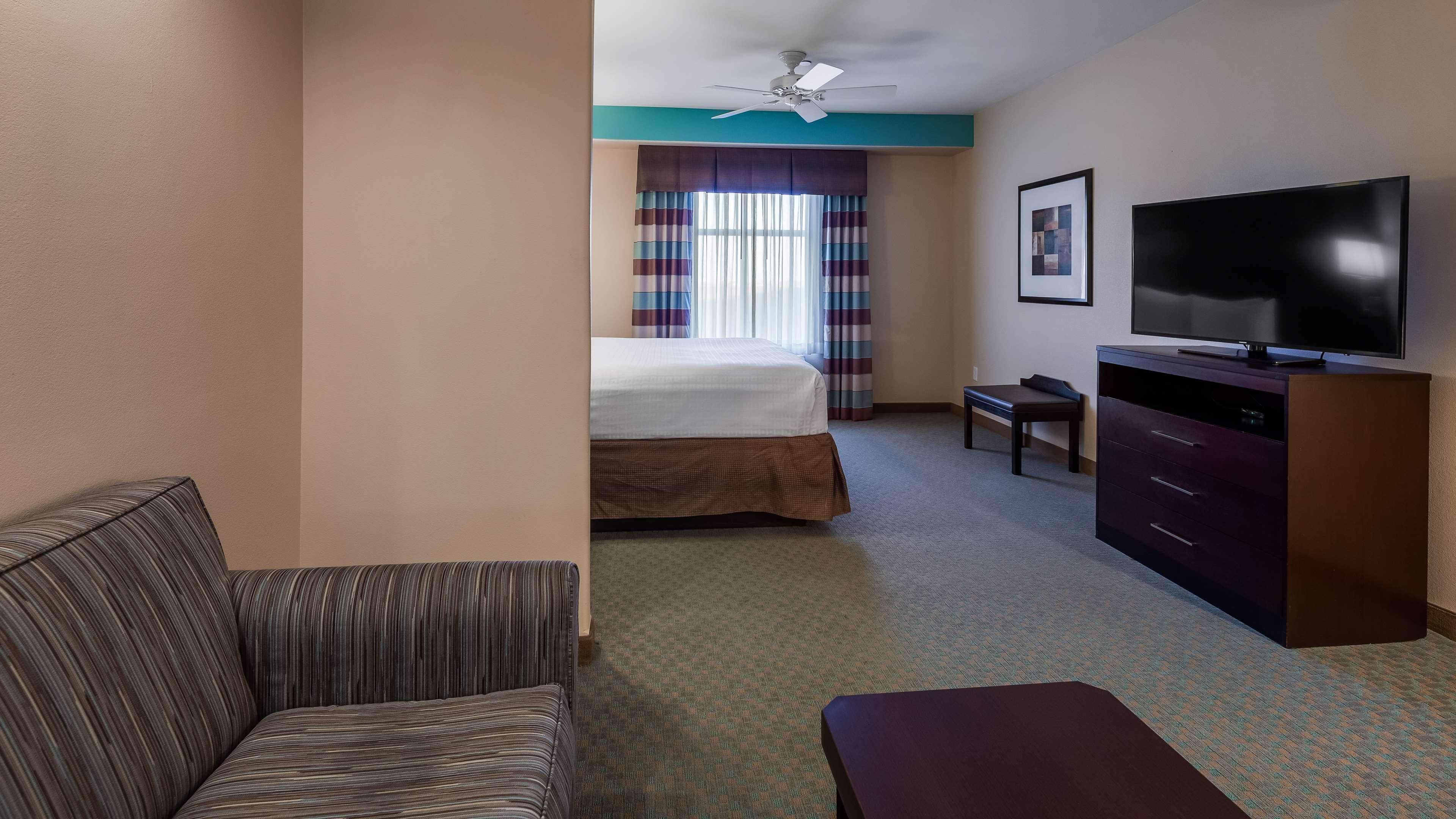 Best Western Plus Midland Suites Exterior photo