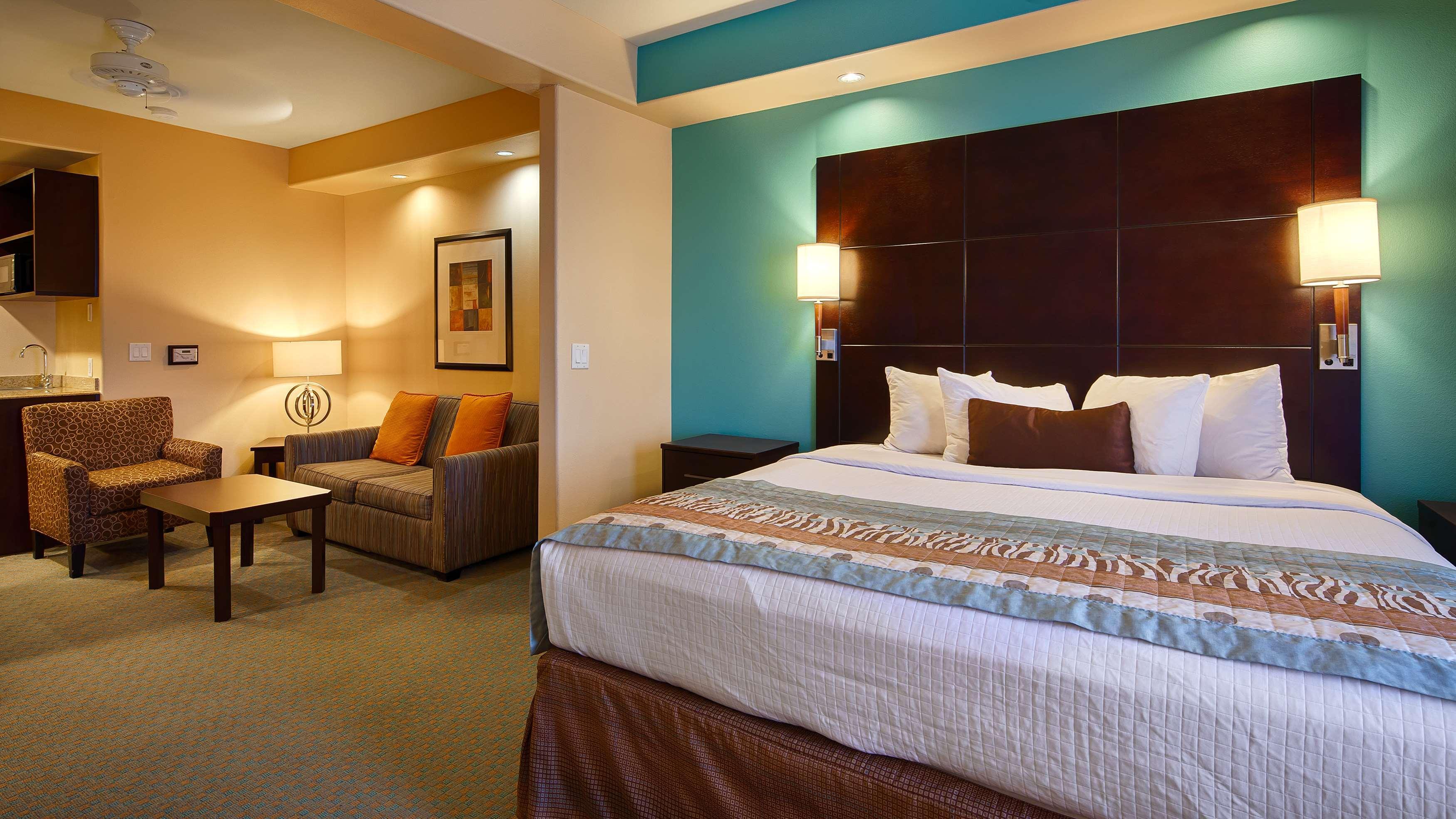 Best Western Plus Midland Suites Exterior photo