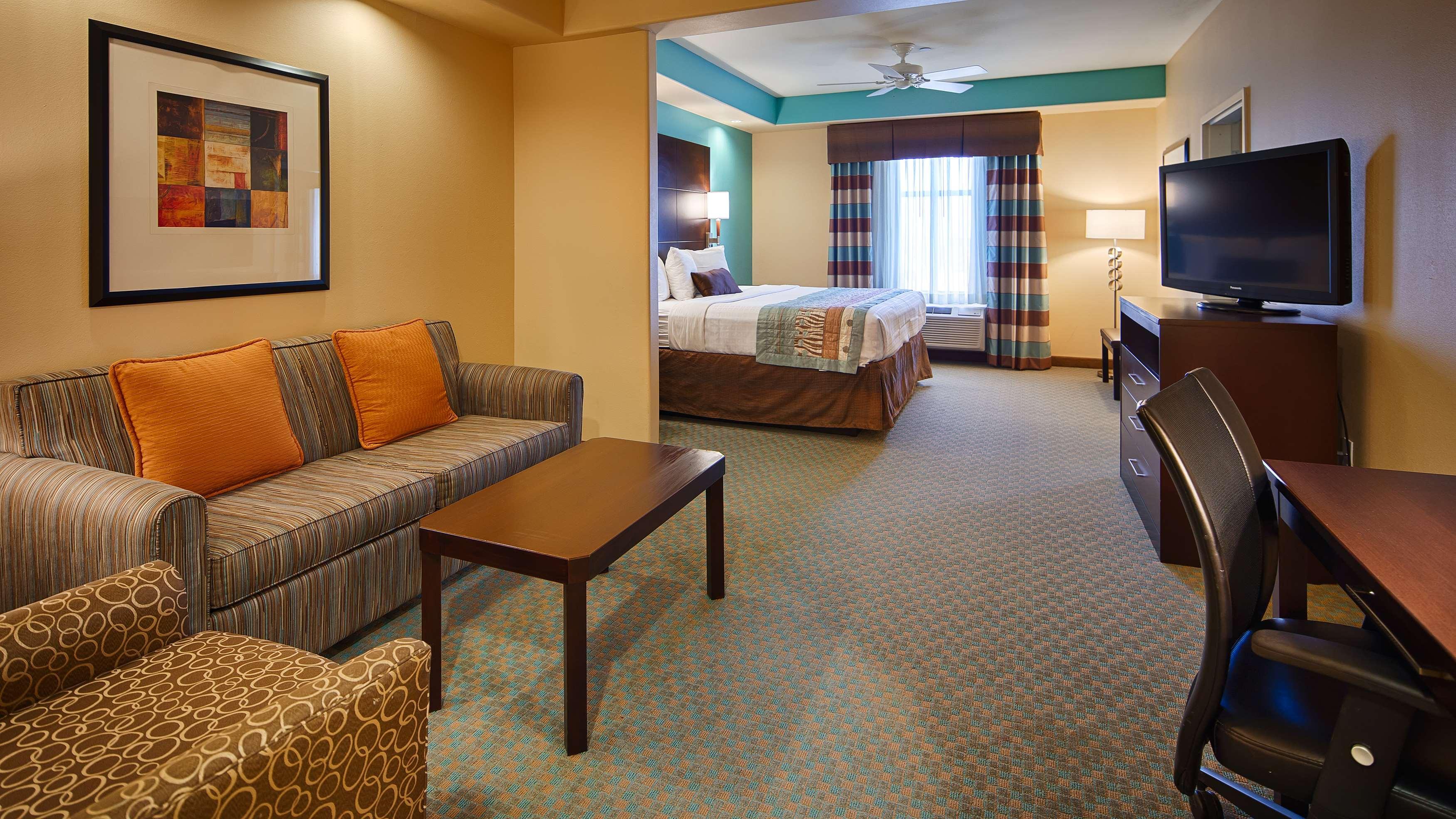 Best Western Plus Midland Suites Exterior photo