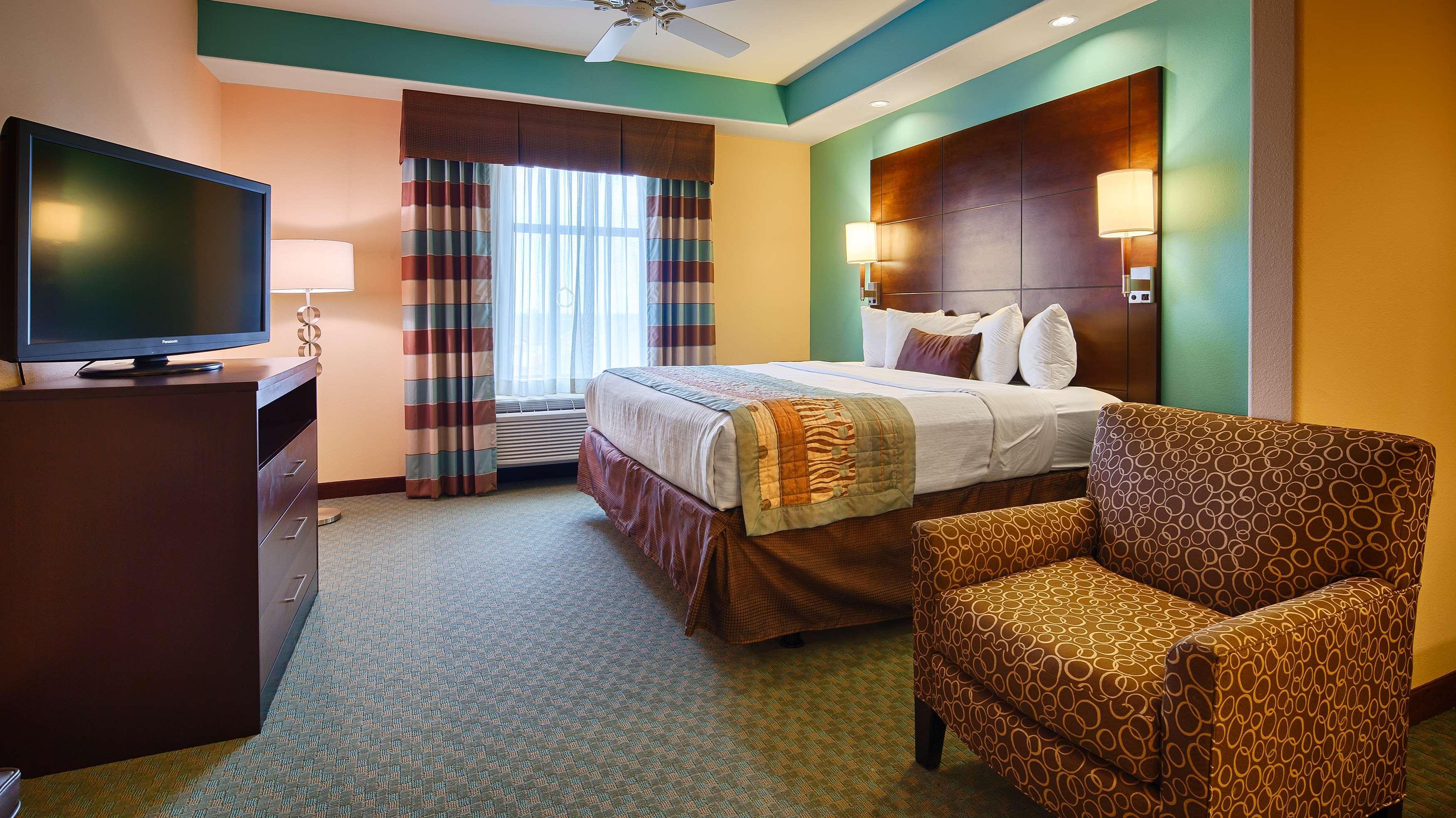 Best Western Plus Midland Suites Exterior photo