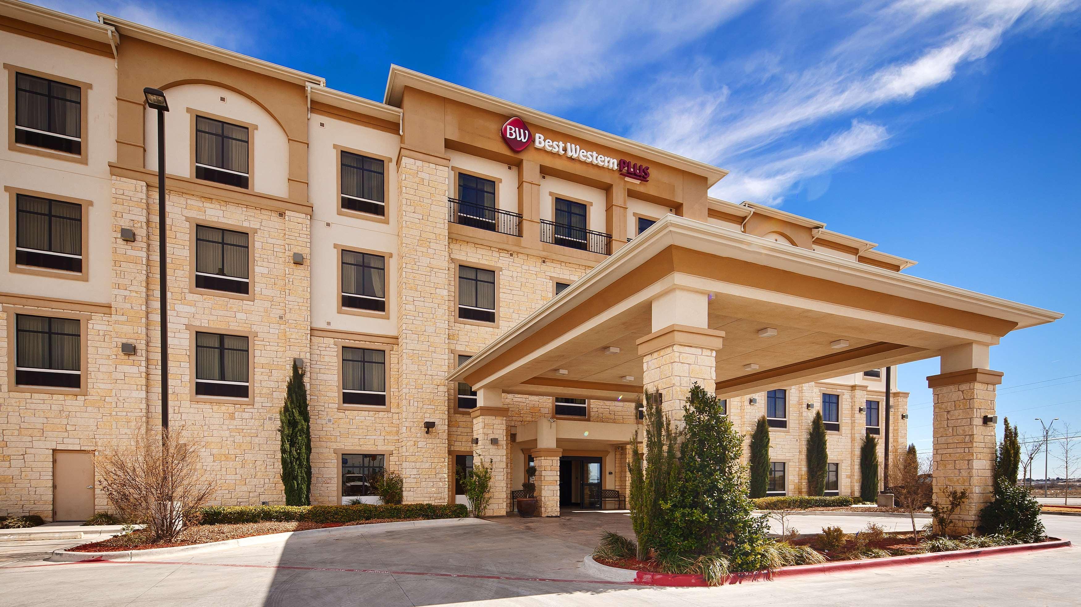 Best Western Plus Midland Suites Exterior photo