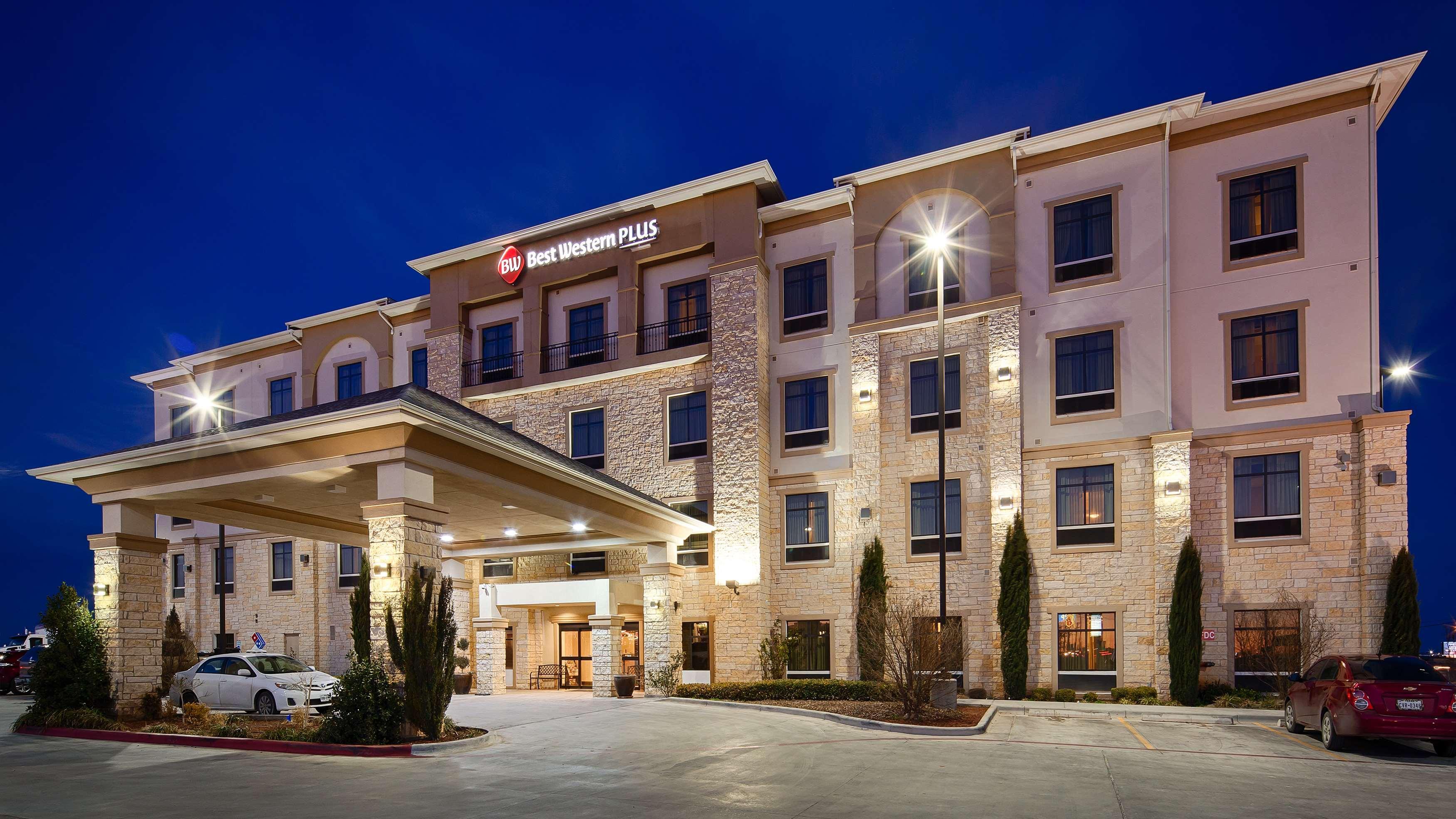 Best Western Plus Midland Suites Exterior photo