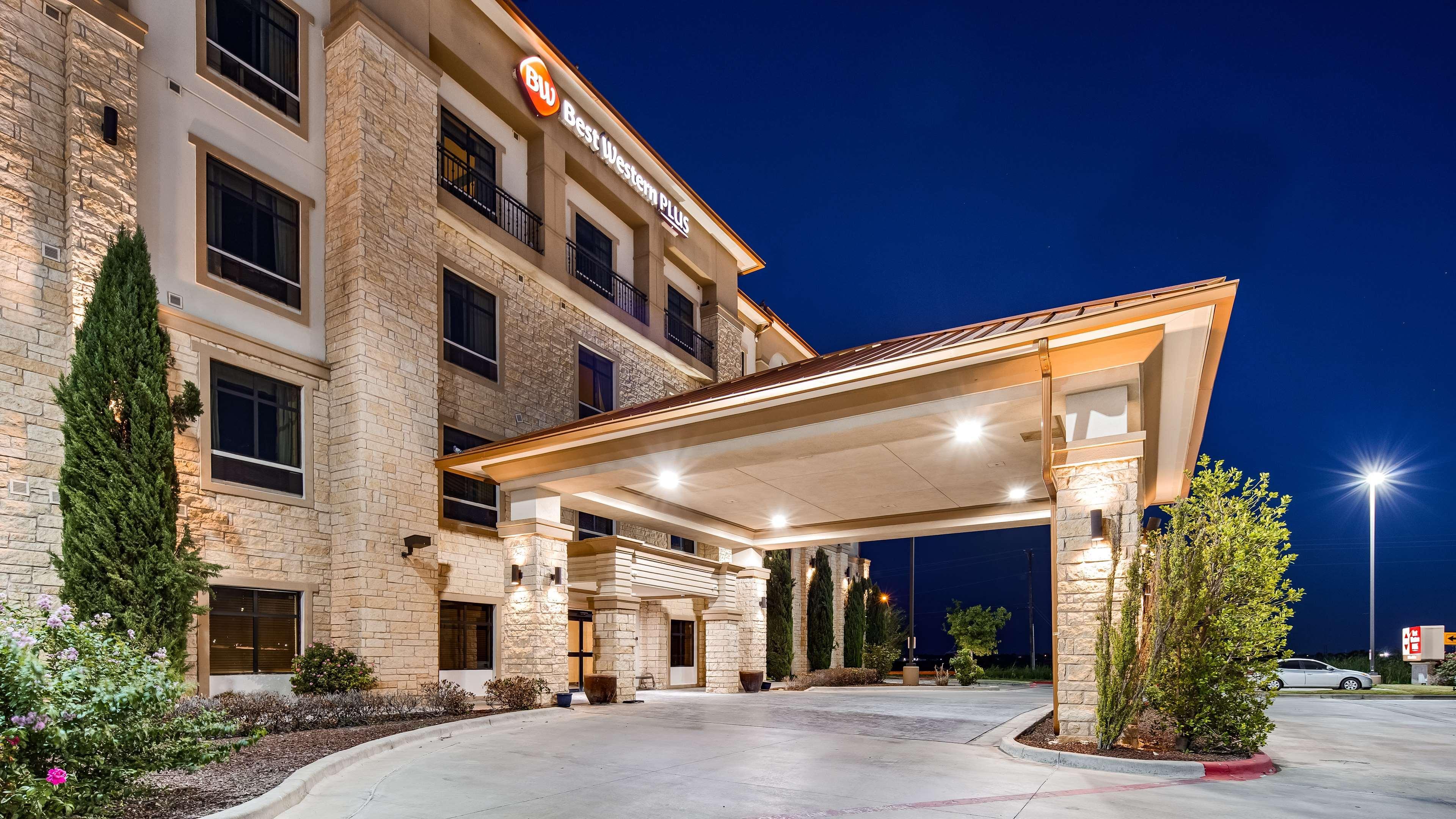 Best Western Plus Midland Suites Exterior photo